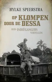 Omslag van Op klompen door de dessa