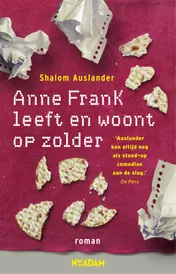 Omslag van Anne Frank leeft en woont op zolder