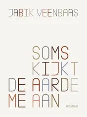 Omslag van Soms kijkt de aarde me aan