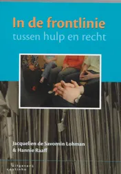 Omslag van In de frontlinie tussen hulp en recht