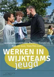 Omslag van Werken in wijkteams jeugd