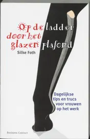 Omslag van Op de ladder door het glazen plafond