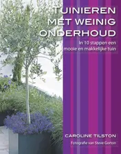Omslag van Tuinieren met weinig onderhoud