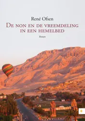 Omslag van De non en de vreemdeling in een hemelbed