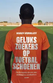Omslag van Gelukszoekers op voetbalschoenen