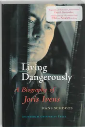 Omslag van Living dangerously