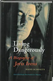 Omslag van Living dangerously