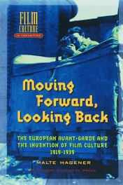 Omslag van Moving Forward, Looking Back