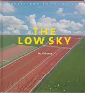 Omslag van The low sky in pictures