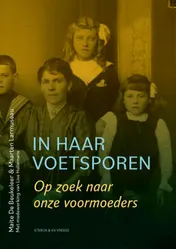 Omslag van In haar voetsporen