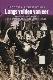 Omslag van Langs velden van eer