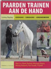 Omslag van Paarden trainen aan de hand