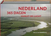 Omslag van 365 dagen Nederland vanuit de lucht
