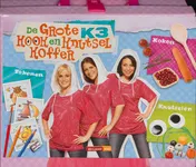 Omslag van De Grote K3 Kook- en Knutselkoffer