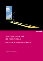 Omslag van Uit de schaduw van het zorgsysteem