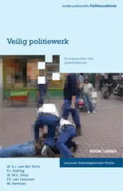 Omslag van Veilig politiewerk