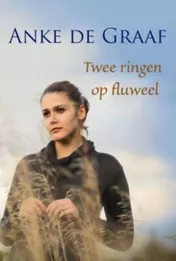 Omslag van Twee ringen op fluweel