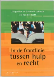 Omslag van In de frontlinie tussen hulp en recht