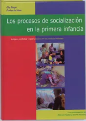 Omslag van Los procesos de socialización en la primera infancia