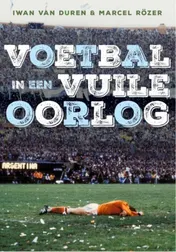 Omslag van Voetbal in een vuile oorlog