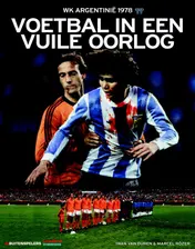 Omslag van Voetbal in een vuile oorlog