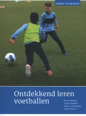Omslag van Ontdekkend leren voetballen