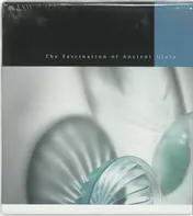 Omslag van The fascination of ancient glass