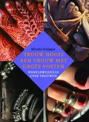 Omslag van Trouw nooit een vrouw met grote voeten