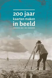 Omslag van 200 jaar kaarten maken in beeld