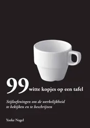 Omslag van 99 witte kopjes op een tafel