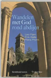 Omslag van Wandelen met God rond abdijen