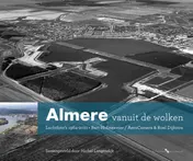 Omslag van Almere vanuit de wolken