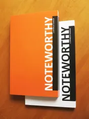 Omslag van Noteworthy oranje-zwart/wit-zwart