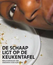 Omslag van De schaap ligt op de keukentafel