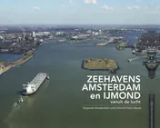 Omslag van Zeehavens Amsterdam en IJmond vanuit de lucht