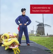 Omslag van Leeuwendans op houten klompen