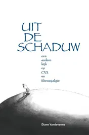 Omslag van Uit de schaduw