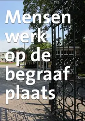 Omslag van Mensenwerk op de begraafplaats