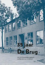 Omslag van 35 jaar De Brug