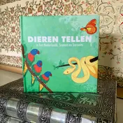 Omslag van Dieren tellen in het Nederlands, Sranan en Sarnami