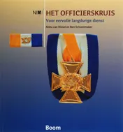 Omslag van Het officierskruis voor eervolle langdurige dienst