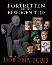 Omslag van Portretten uit een bewogen tijd