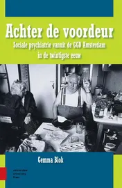 Omslag van Achter de voordeur