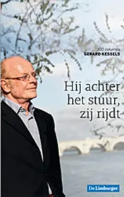 Omslag van Hij achter het stuur, zij rijdt