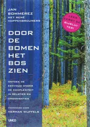Omslag van Door de bomen het bos zien