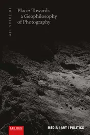 Omslag van Place: Towards a Geophilosophy of Photography