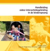 Omslag van Handleiding video-interactiebegeleiding in de kinderopvang