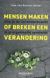 Omslag van Mensen maken of breken een verandering