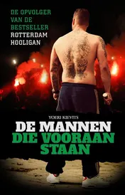 Omslag van De mannen die vooraan staan