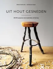 Omslag van Uit hout gesneden